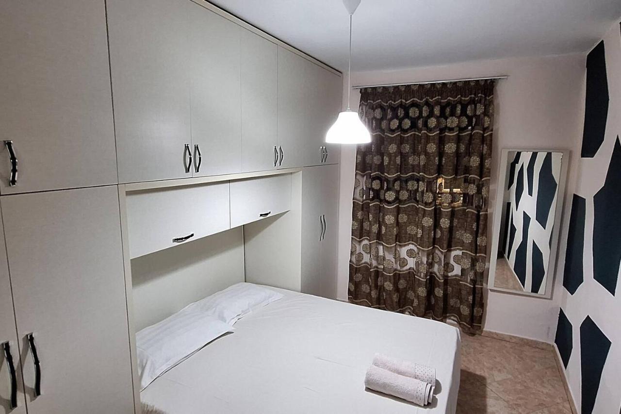 Promenade Apartment In City Centre Berat Kültér fotó