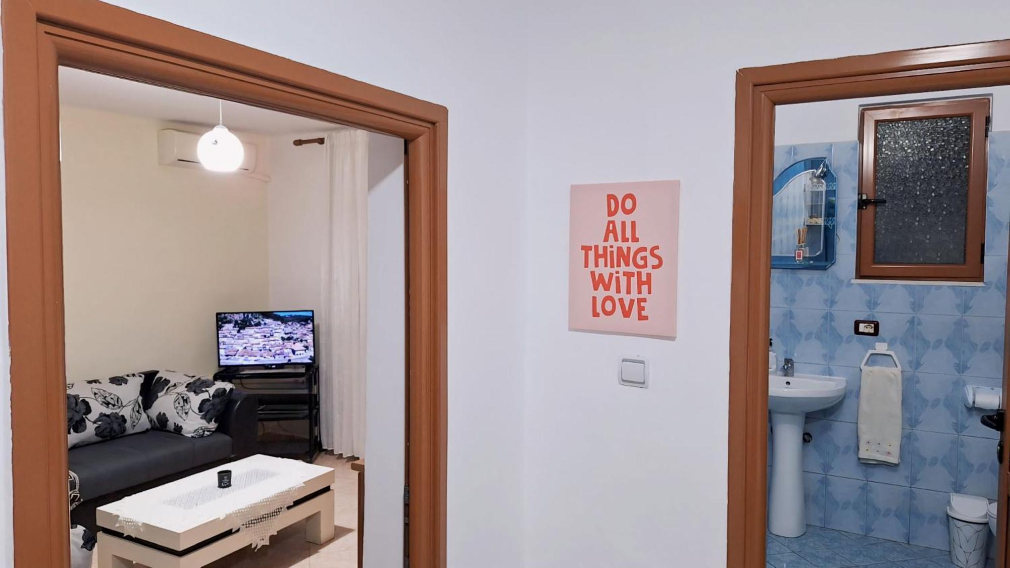 Promenade Apartment In City Centre Berat Kültér fotó